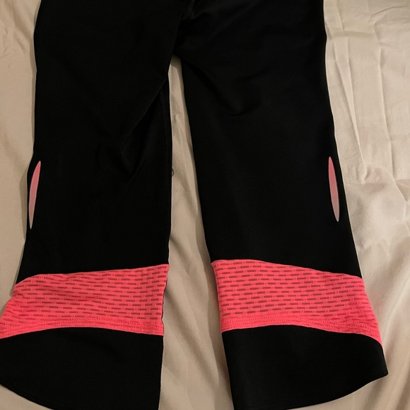 under armour capri leggings - Picture 2 of 3